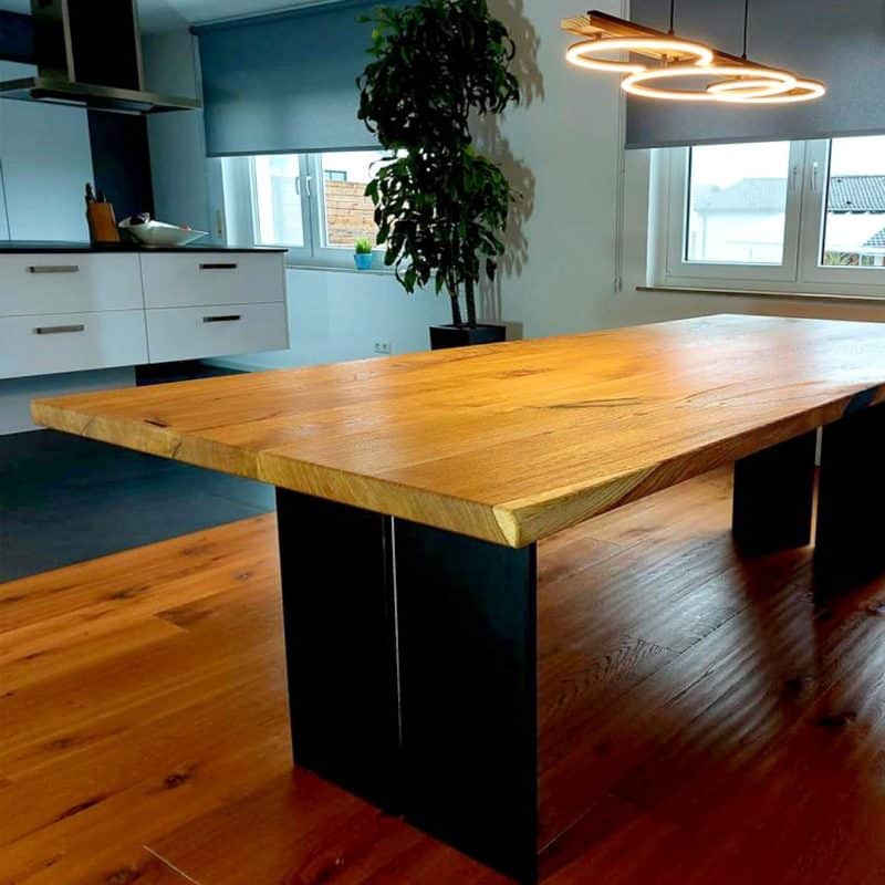 Mesa de comedor con tablero de madera maciza de roble