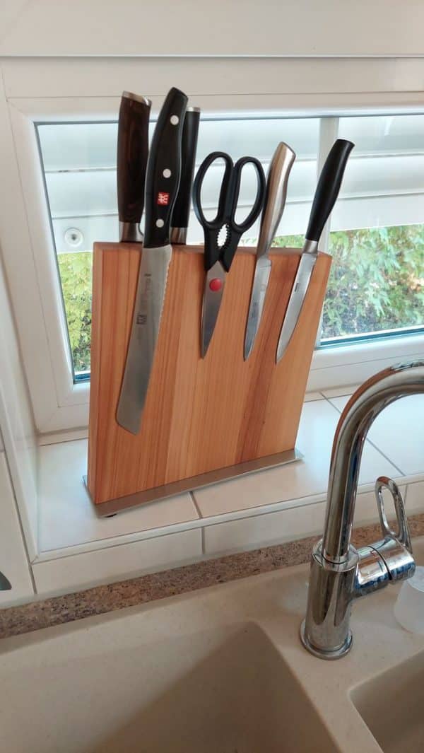 Review of Magnetic Design Knife Block Made of Cherry Wood by Jan Hoffmann