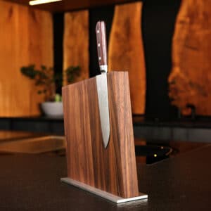 Ceppo portacoltelli dal design magnetico in legno di noce