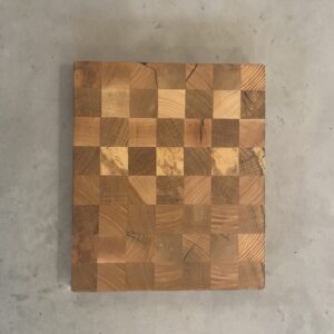 End grain oak / apple 33 x 27.5 x 4 cm