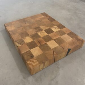 End grain oak / apple 33 x 27.5 x 4 cm