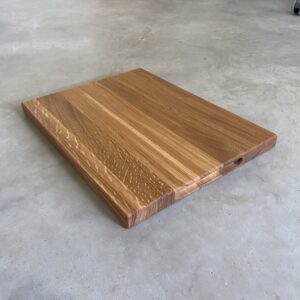 Oak 40x30x2.5cm with central recessed handle