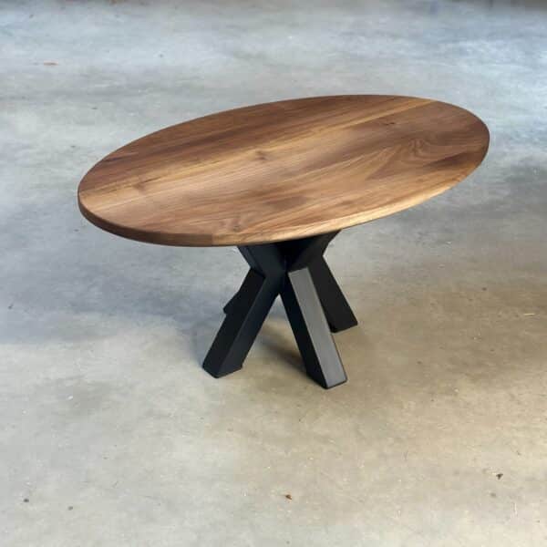 Table basse ovale en noyer